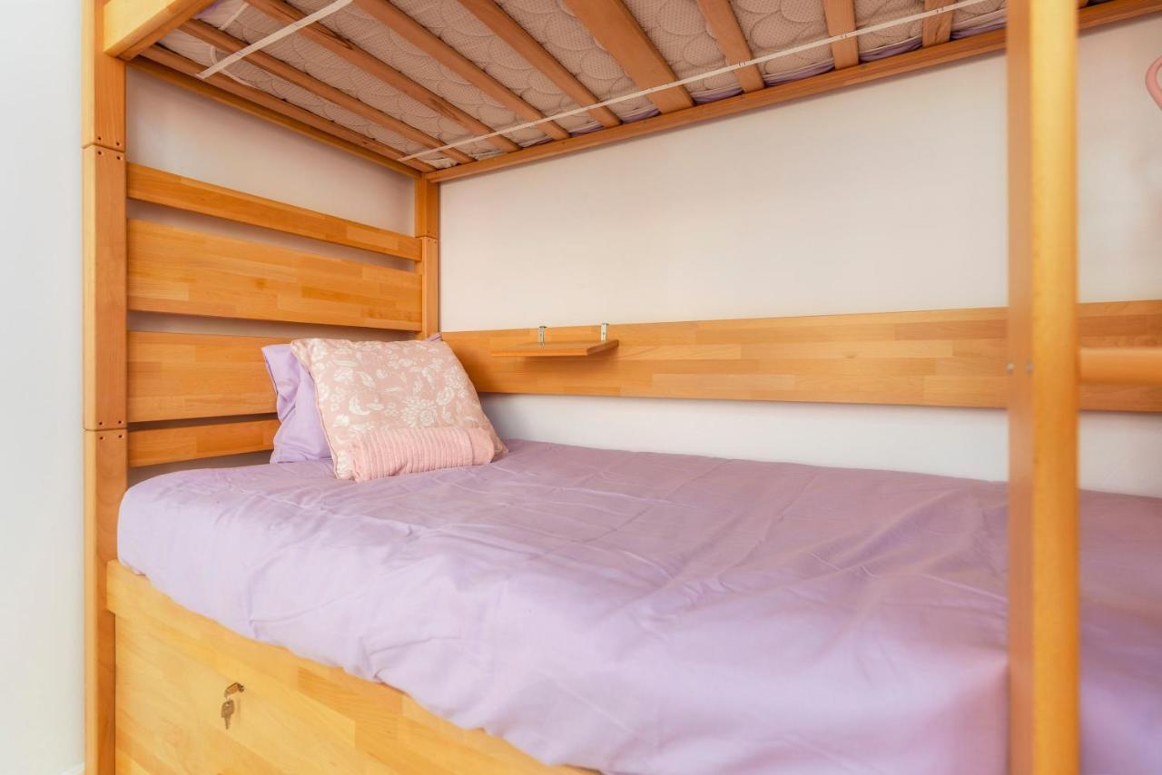 Female Hostal